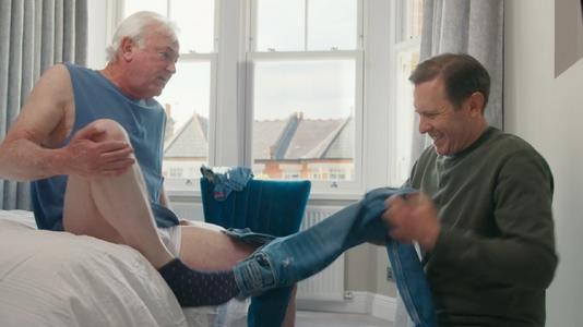 Mike Fenton Stevens in Hapless s2E8 1 (2).png