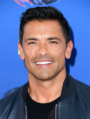_mark-consuelos-attends-foxs-teen-choice-awards-at-the-forum-on-august-12-2018-in-inglewood-ca...jpg
