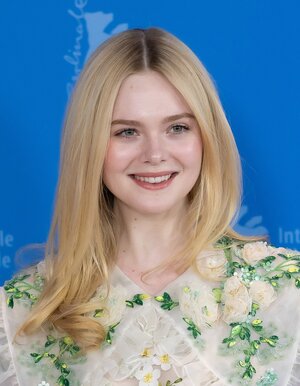 Elle_Fanning-1733_(cropped).jpg