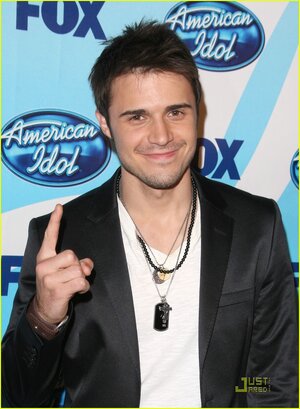 kris-allen-wins-american-idol-8-01.jpg