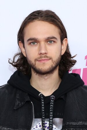 f0fc464b5e373b93f75e0f983ac9354f86-12-zedd.jpg