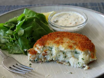 IMG_1043_Proper-British-Fish-Cakes-4x3-1-50ae9028b0d74c229fef53ebd09e577a.jpg