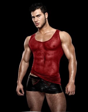 large.wet-redtanktop.jpg.15cec19f3c617033de21a2a465c32f64.jpg