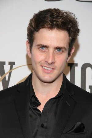joey-mcintyre-d3b3bdf8-2abb-4e99-b3cc-1710c1187f6-resize-750.jpeg