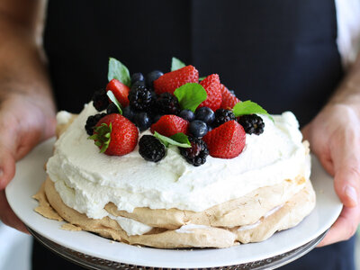 desserts-pavlova-mixed-berries-pixabay-1470226-4x3[1].jpg
