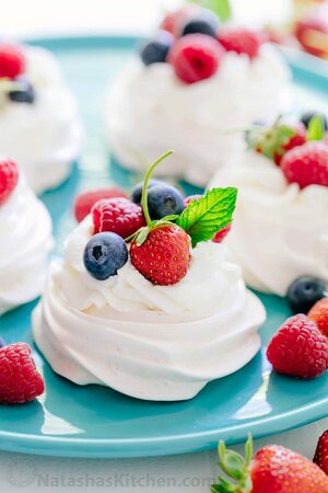 Mini-Pavlovas-Recipe-5[1].jpg