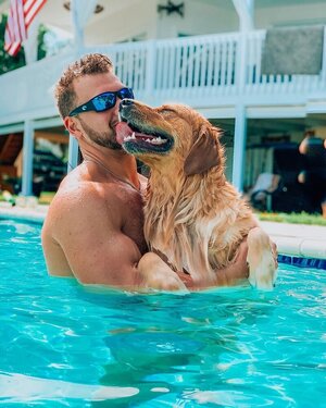 handsome-daddy-doggy-pet-playing-fun-blue-water-pool.thumb.jpg.7cd2b49d3e93a424f8c41af4407d3b81.jpg