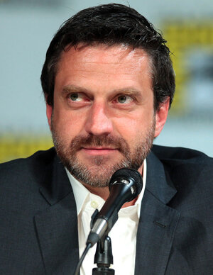 800px-Raúl_Esparza_SDCC_2014.jpg