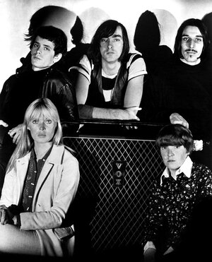 Velvet_Underground_&_Nico_publicity_photo_(retouched).jpg