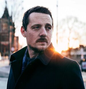 Sturgill_Simpson_photo_2016_(cropped).jpg