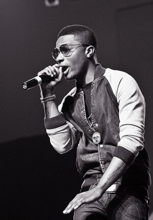 Wizkid_at_Iyanya's_album_launch_concert,_2013_(cropped).jpg