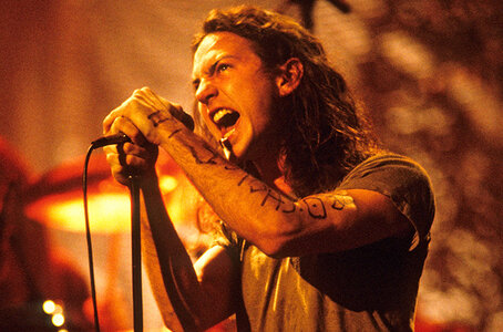 eddie-vedder-pearl-jam-1992-nyc-performance-billboard-650.jpg