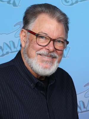 Jonathan_Frakes_Photo_Op_GalaxyCon_Richmond_2023.jpg