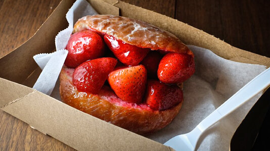 strawberrydonut.jpg strawberrydonut.jpg
