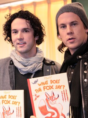 1387326360000-ylvis-holding-book-cc.jpg