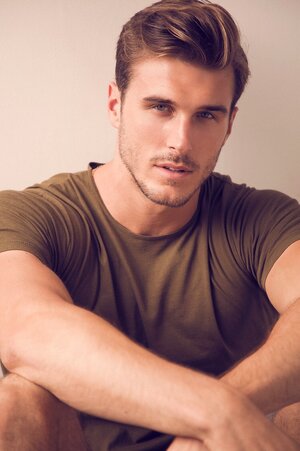 1 Dusty Lachowicz by Pat Supsiri DustyLachowicz(7).jpg