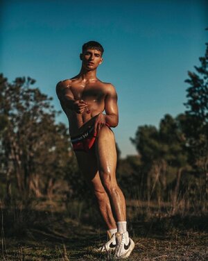 Apolo XXL FRsluj7XwAEgtBO.jpg