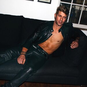 Kris Kranz CWkH1yxXAAEDOv1.jpg