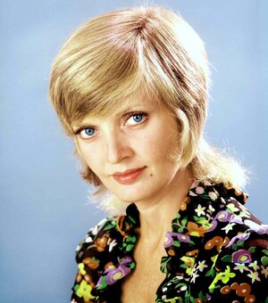 florence-henderson-portrait-1-2000-07005a5543924796a995e18034b637af.jpg