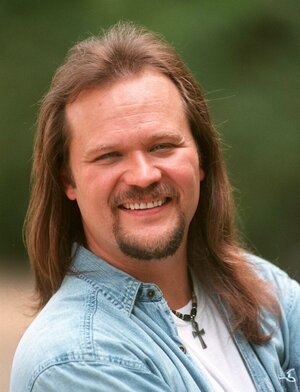 travis-tritt_002-785x1024.jpg