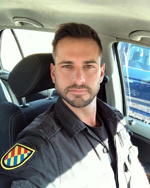 Police Officer 38290869.jpg