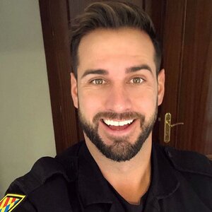 Police Officer 43985062.jpg