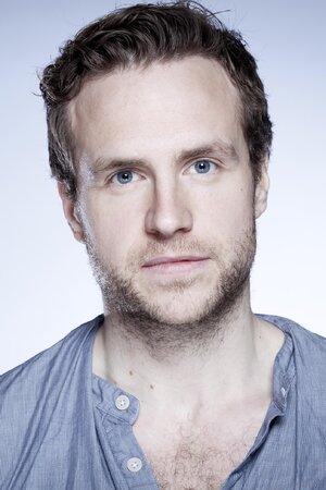 Rafe-Spall_60.jpg