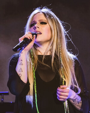 Avril_Lavigne__The_Greek_09_18_2019_49311431362_80.jpg