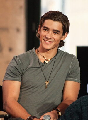 desktop-wallpaper-brenton-thwaites.jpg