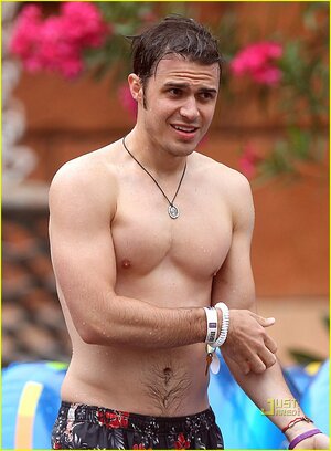 kris-allen-shirtless-01.jpg