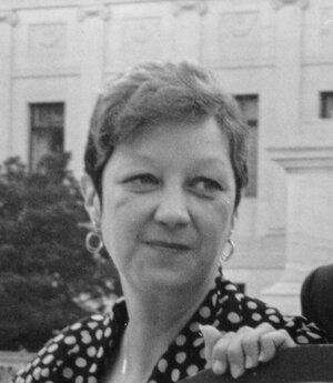 Norma_McCorvey_(Jane_Roe)_onthe_steps_of_the_Supreme_Court,_1989_(cropped).jpg
