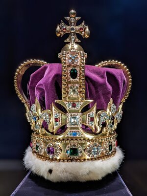 Saint_Edward's_Crown.jpg