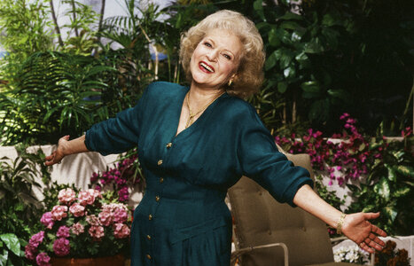 betty-white-golden-girls-rose-te-main-211229-be1685.jpg