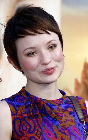 emily-browning-los-angeles-premiere-legends-guardians-owls-ga-hoole-held-grauman-s-chinese-the...jpg
