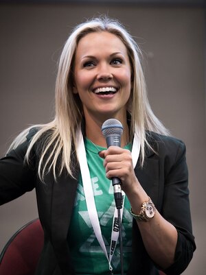800px-Emilie_Ullerup_at_OzComicCon_2013.jpg
