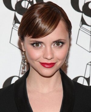 beauty-blogs-girls-in-the-beauty-department-2010-11-01-1102-christina_ricci_bangs_makeup_bd.jpg