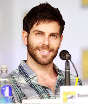 800px-David_Giuntoli_by_Gage_Skidmore.jpg