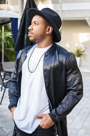 Rolando Vizcay 5048611.jpg