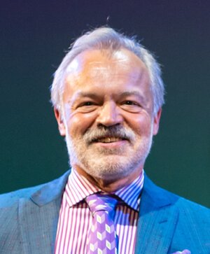 Graham_Norton_2021_(cropped).jpg
