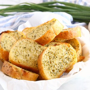easy-homemade-garlic-bread-fbig3.jpg