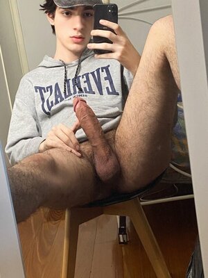 large.cute-boy-taking-a-selfie.jpg.456dcc6c3c1134ea915ea5696e75730a.jpg