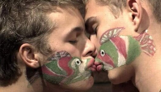 Bodypaint-AdorableFishKissers-G.jpg.323824fa0d402f662534f2e6190c7f50.jpg