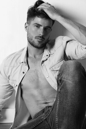 francisco-perez-gibert-by-tdv-photography-for-fashionably-male525..jpg