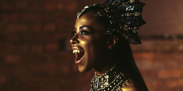 Aaliyah-as-Akasha-in-Queen-of-the-Damned.jpg