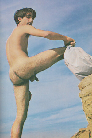 tumblr_ky2haa8Ic71qad7v9o1_400 (1).jpg