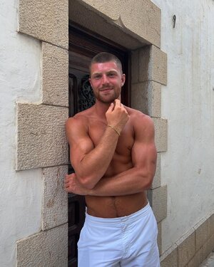 white shorts 295471896.jpg