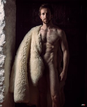 photographed by jmp ERN4AWiEWsAUmaNH.jpg