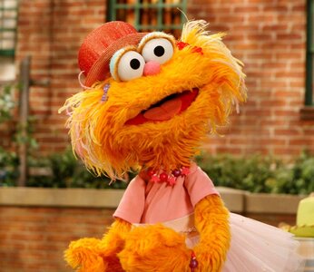 22-facts-about-zoe-sesame-street-1691996581.jpg