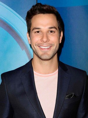 skylar-astin-2-69f0d347db4c4ea5b17ea716c63c3ed2.jpg