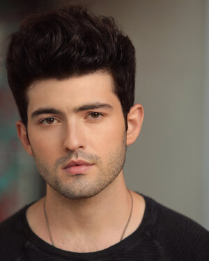 MV5BMTFhN2E1MWYtNjc3My00NmViLWExZTUtNzhmNTgzNjJhZmY1XkEyXkFqcGdeQXVyMjQwNTExNzU._V1_ (1).jpg